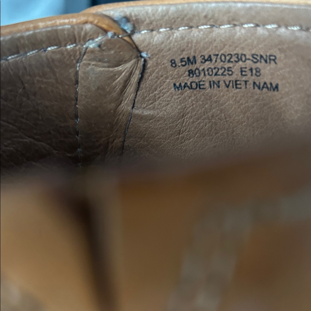 Frye Women’s Tan Leather Slip-On Shoeties. - Picture 4 of 10